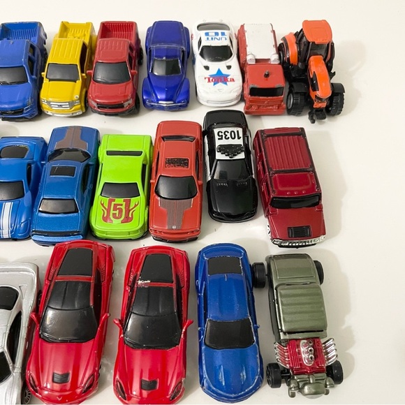 Lot of 27 Die-Cast Maisto Toy Cars Diecast - Picture 9 of 16